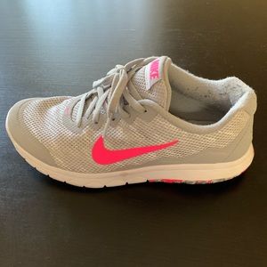 Nike Flex Experience RN 4 Size 8